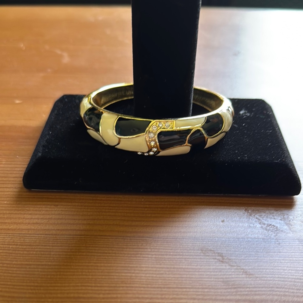 Elegant Gold Bangle Bracelet